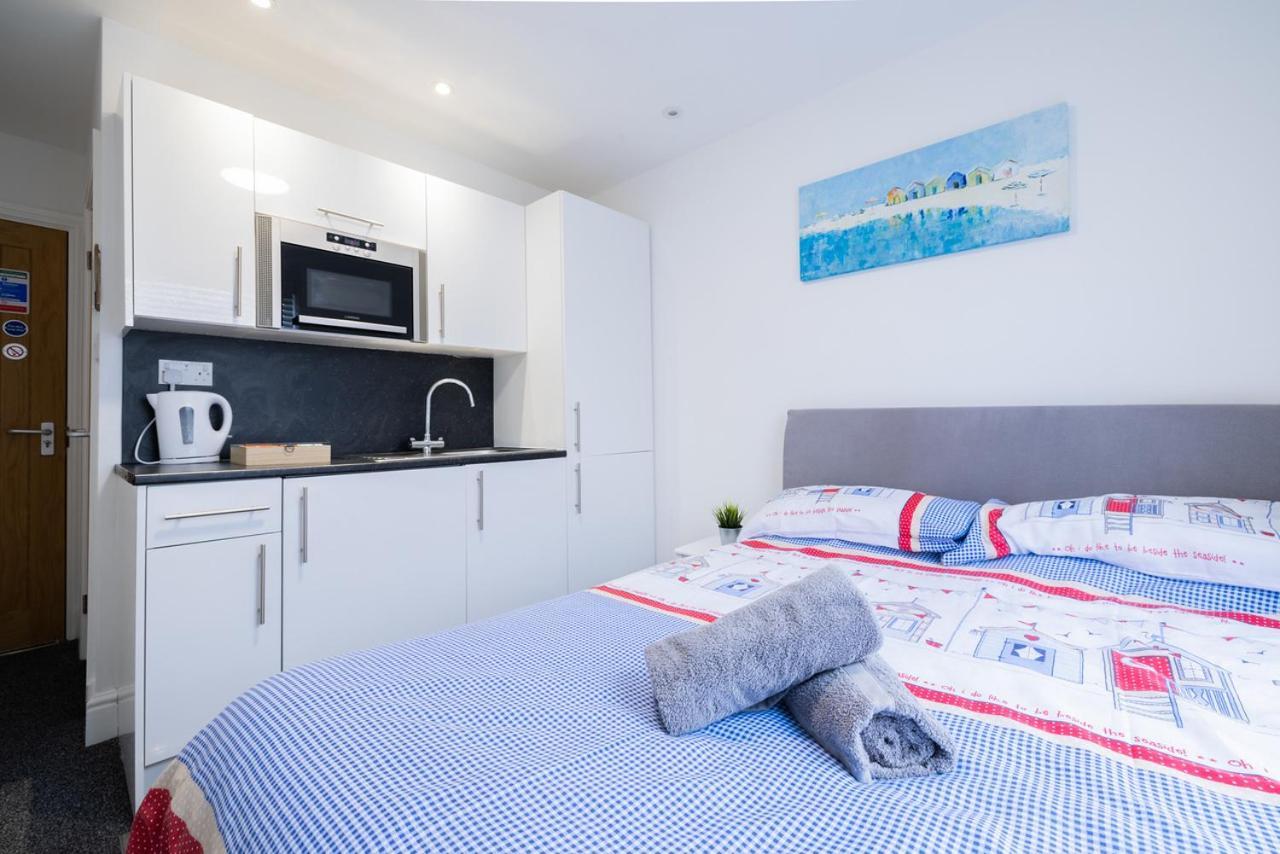 Hillcrest Studio Apartments クリーソープス エクステリア 写真