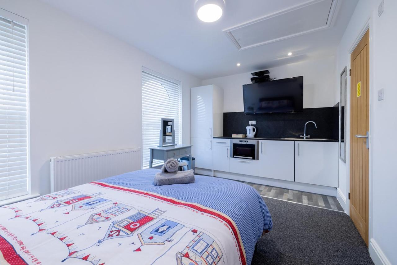 Hillcrest Studio Apartments クリーソープス エクステリア 写真