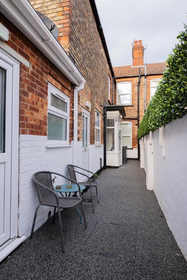 Hillcrest Studio Apartments クリーソープス エクステリア 写真